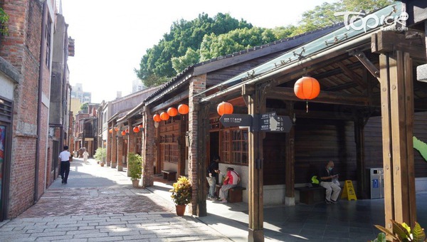 剝皮寮歷史街區由昔日不同的店舖組成，如旅館、雜貨店等，不同年代都呈現各式的建築風格。（攝影:馮柏偉）