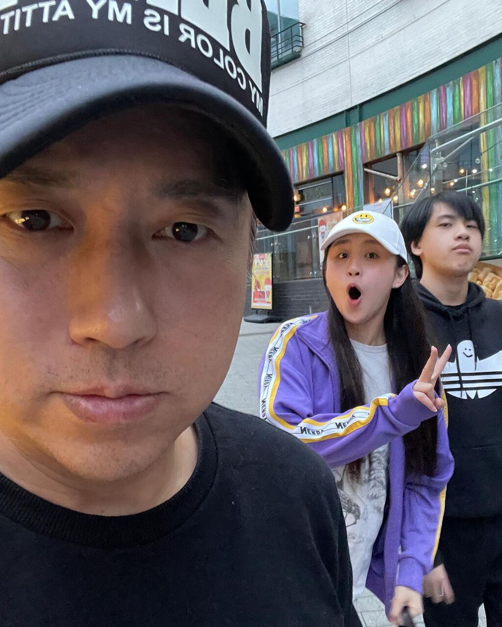 子博與子女。