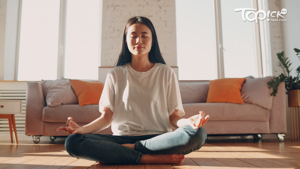 姿勢不良】盤腿坐隨時增椎間盤突出風險？ 物理治療師揭3大禍害 