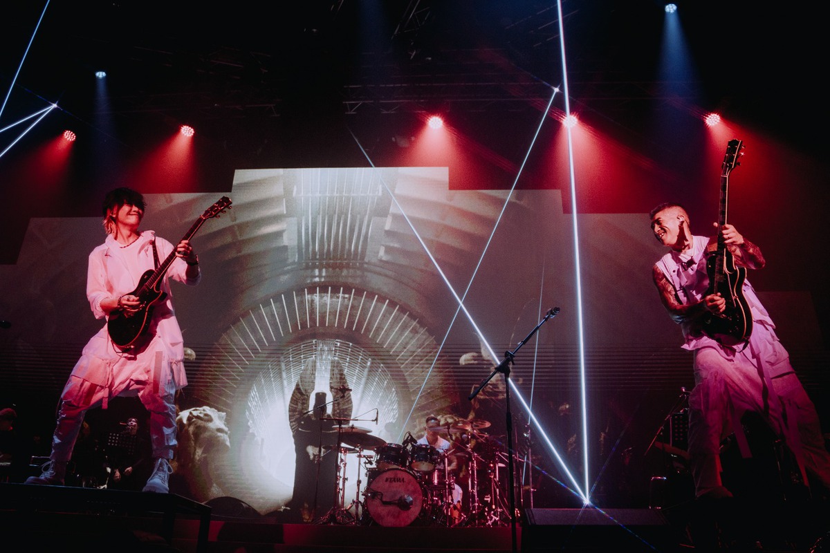 KOLOR演唱會】Bass手阿昇向女友驚喜求婚ToNick任嘉賓組ToNicKOLOR台上Rock爆演出