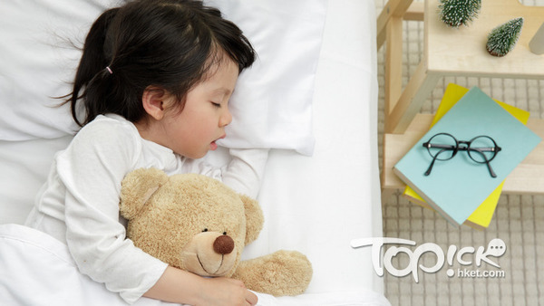 孩子獨自入睡，需要被訓練和練習才會煉成的。(iStock圖片)