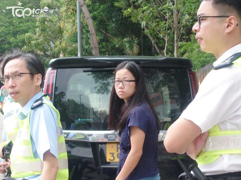 黃大仙10歲女生遭私家車捲入車底，女司機被帶走助查。（黃傑偉攝）