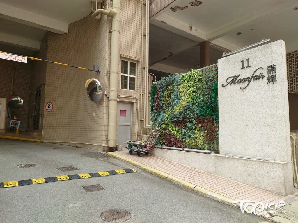 跑馬地有單位住戶報案，疑遭賊人爆竊。（黃傑偉攝）