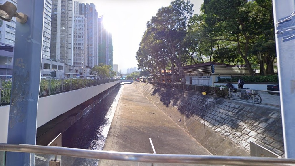 一名青年今午在火炭城門河企圖輕生，最後獲救送院。（Google地圖）