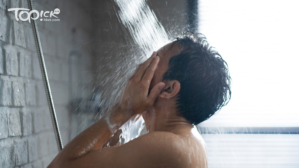 中年男無嘴歪眼斜卻患腦中風，揭洗澡1症狀為先兆。