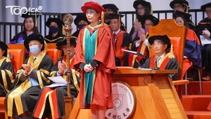 張竹君獲頒發樹仁大學榮譽社會科學博士。(梁偉榮攝)