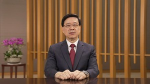 李家超在全港學界國家安全常識挑戰賽啟動禮視像致辭。(政府新聞處影片截圖)