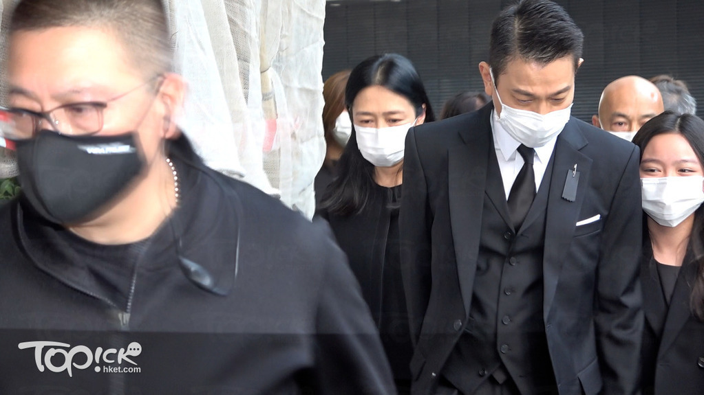 劉德華日前拖實老婆和女兒步入殯儀館。（馮雪怡 攝）