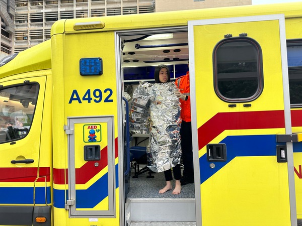 黃大仙單位起火男住戶燒焦亡,母女疑被刀傷送院。