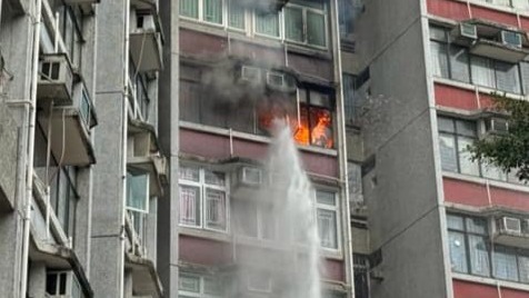 黃大仙單位起火男住戶燒焦亡，母女疑被刀傷送院。（讀者提供）