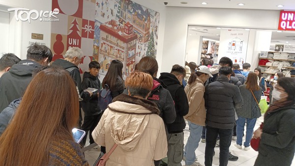 氣温驟降市民急買禦寒衣物,觀塘服裝連鎖店人頭湧湧。(曾秋文攝)