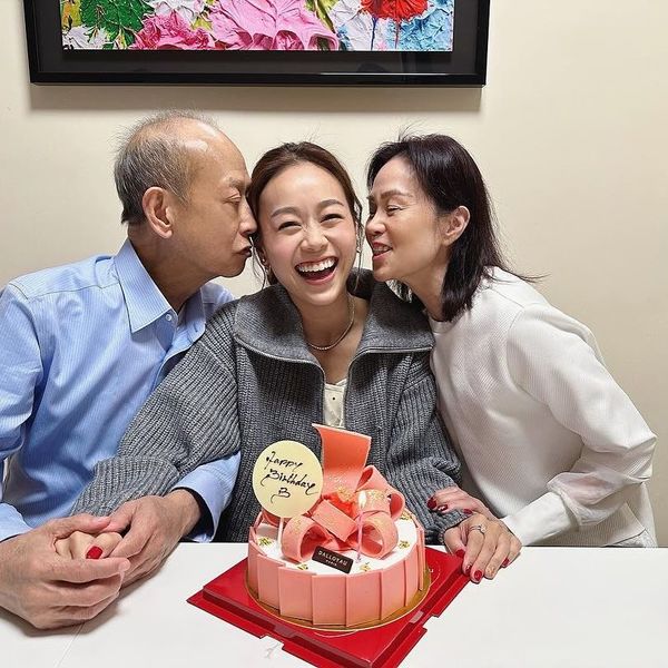 黃心穎與父母。