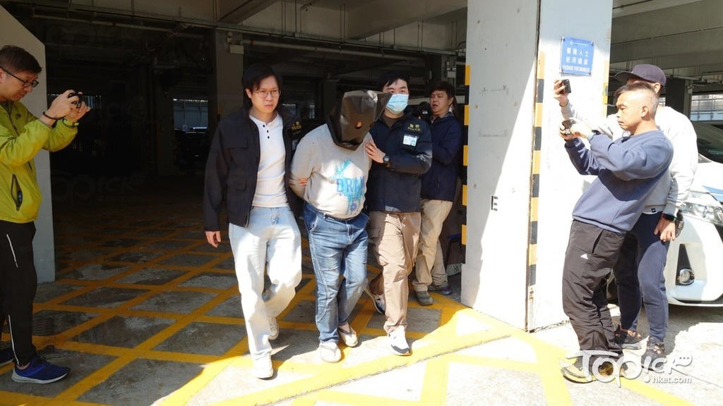 警方於昨日（2日）晚上以「企圖搶劫而襲擊」罪拘捕1名55歲本地男子。（黃傑偉攝）