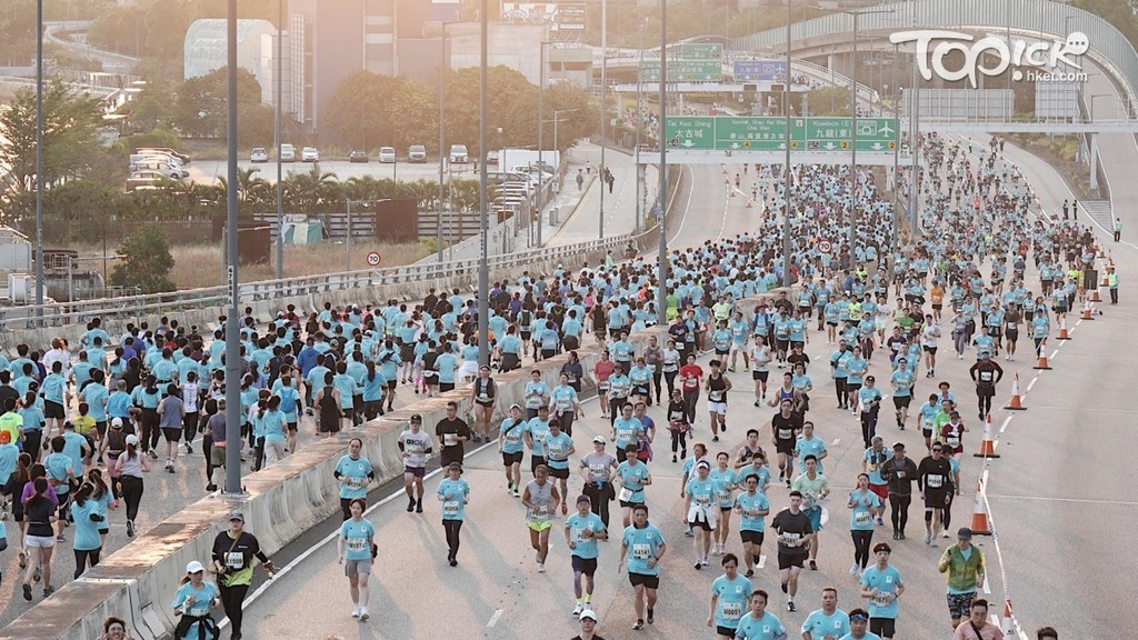 渣打香港馬拉松今晨開跑。（朱永倫攝）
