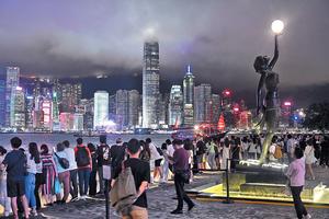 香港的航空業、旅遊業、會展業等正穩步復甦；文化藝術界、高新科技界等都會有新的產業形成，香港有排玩。（資料圖片）