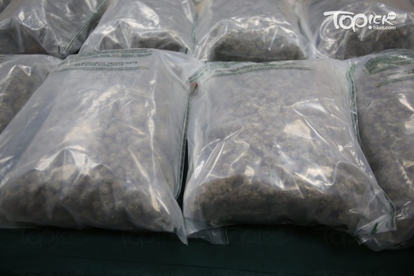 海關毒品調查科昨於香港國際機場,搗破一宗航空旅客販運大麻花案件,檢獲20公斤大麻花,市值400萬元。