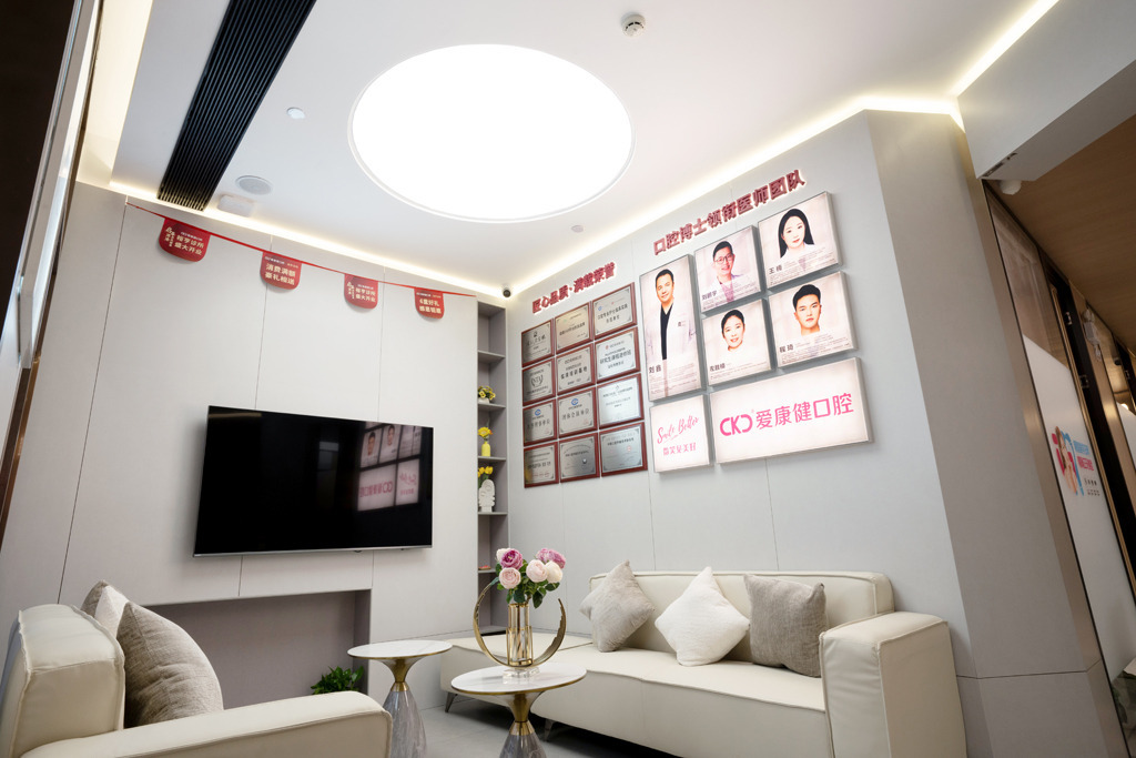 診所設計明亮舒適，不似香港屋邨牙科診所般空間狹窄。