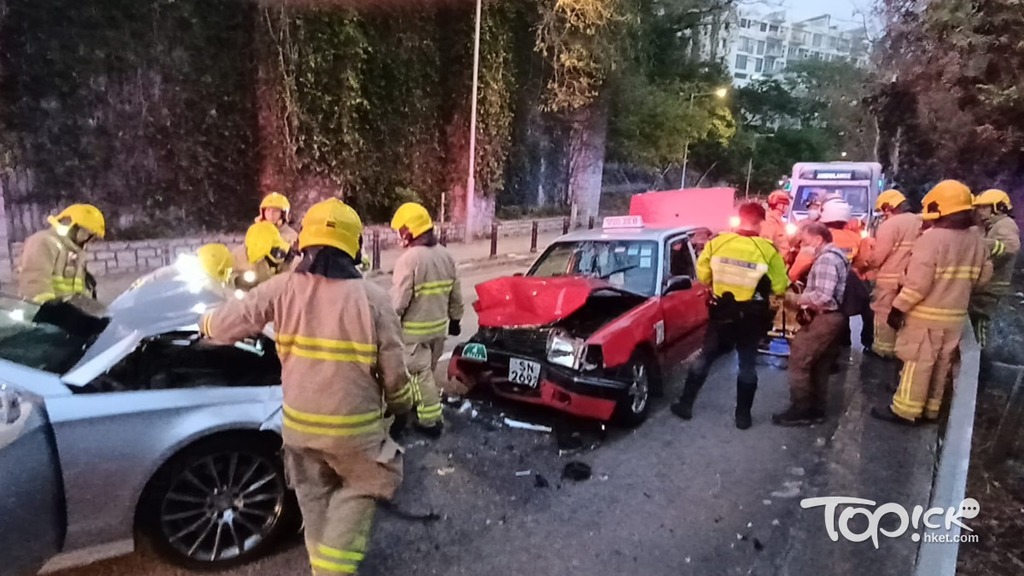一輛的士及私家車在西環域多利道相撞，初步有5人受傷。（曾秋文攝）