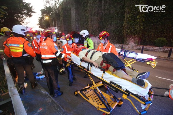 一輛的士及私家車在西環域多利道相撞,初步有5人受傷。(曾秋文攝)