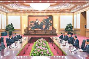 中共中央總書記習近平在北京會見了馬英九，並提出了4點希望，指外部的干涉，阻擋不了家國團圓的歷史大勢。（新華社圖片）