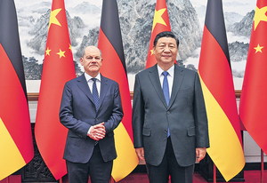 國家主席習近平（右）周二在北京會見來華的德國總理朔爾茨（左），作者認為朔爾茨此行的收穫，體現出中德兩國之間有不少「共振點」。（新華社資料圖片）