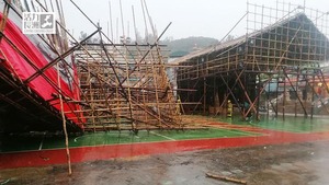 長洲40米高包山架倒塌。（Facebook Living Cheung Chau ）