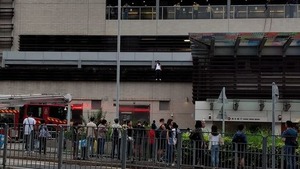 顯徑站少女危站1樓平台，墮下送院救治。（Facebook 顯徑友）