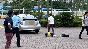 慈雲山學童遭私家車撞倒，捲入車底兩度輾過。