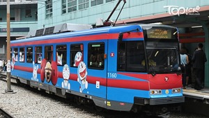 港鐵兆康站設首個多啦A夢主題月台，主題列車遊走三綫預計展出至8月中。