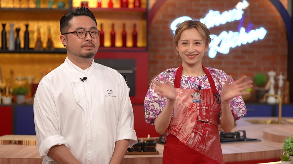 龔嘉欣與酒店餐廳行政總廚李家鋌。