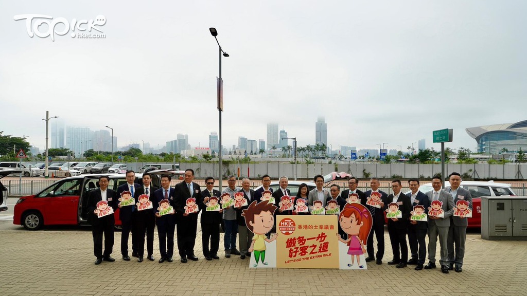 香港的士業議會響應旅發局「好客之道」運動，開展新一屆「的士禮貌活動」。（梁偉榮攝）