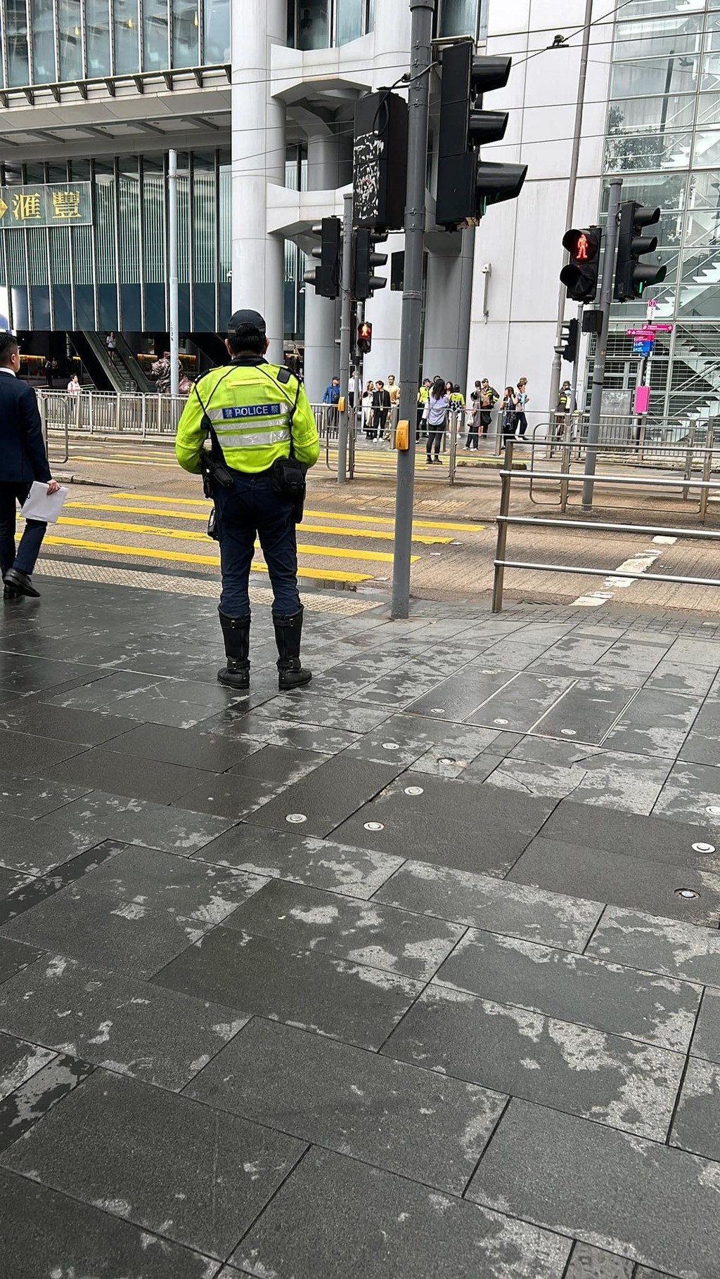 fb網民指警方周五仍在巡查打擊。（車cam L香港群組Tam Sam ）