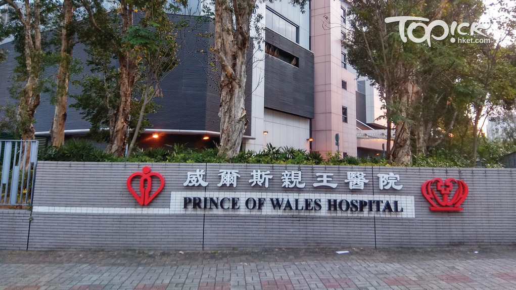 大圍私家車失控自炒撞壆，司機一度被困。（資料圖片）