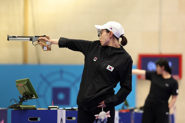 南韓女射擊選手因帥氣動作和表情而爆紅    