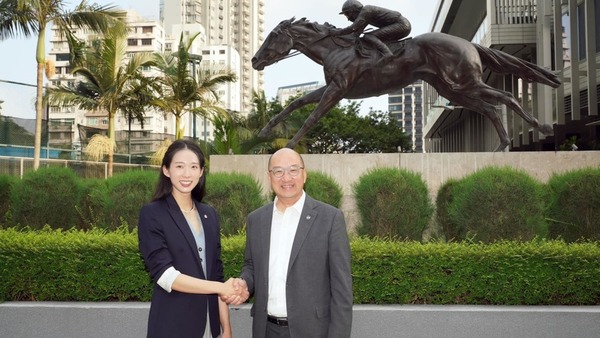 江旻憓加入馬會，上司是譚志源。（譚志源FB圖片）