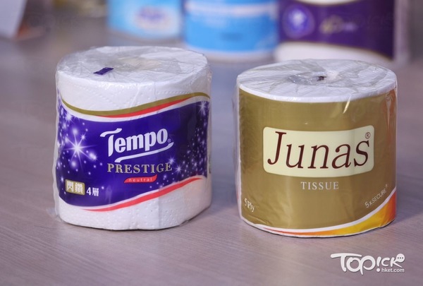 「Junas高級5層衞生紙Tissue」每平方米重量高達72.4克, 屬最厚實;其次是「Tempo閃鑽四層天然無香衞生紙」。(陳靜儀攝)