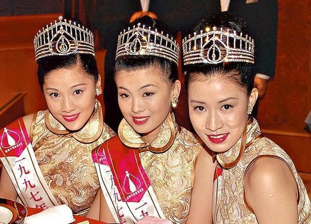 1997年港姐三甲：冠軍翁嘉穗、亞軍李明慧、季軍佘詩曼。（左起）