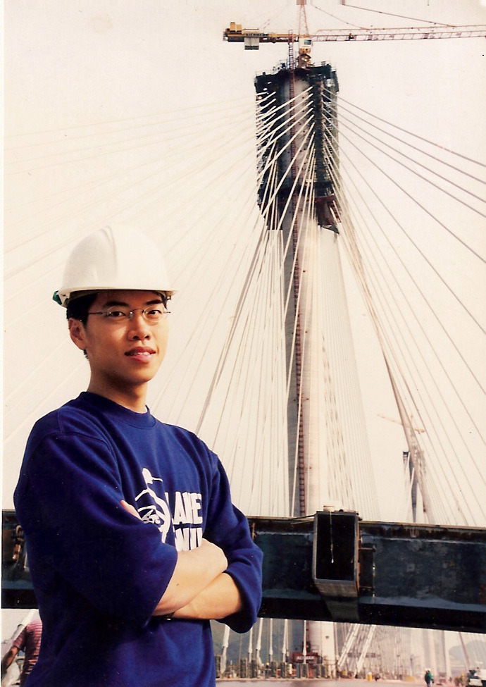 1995年大學起跑綫未能如願入讀建築系，1998年港大工程系畢業，任職見習工程師3年。（相片由被訪者提供）