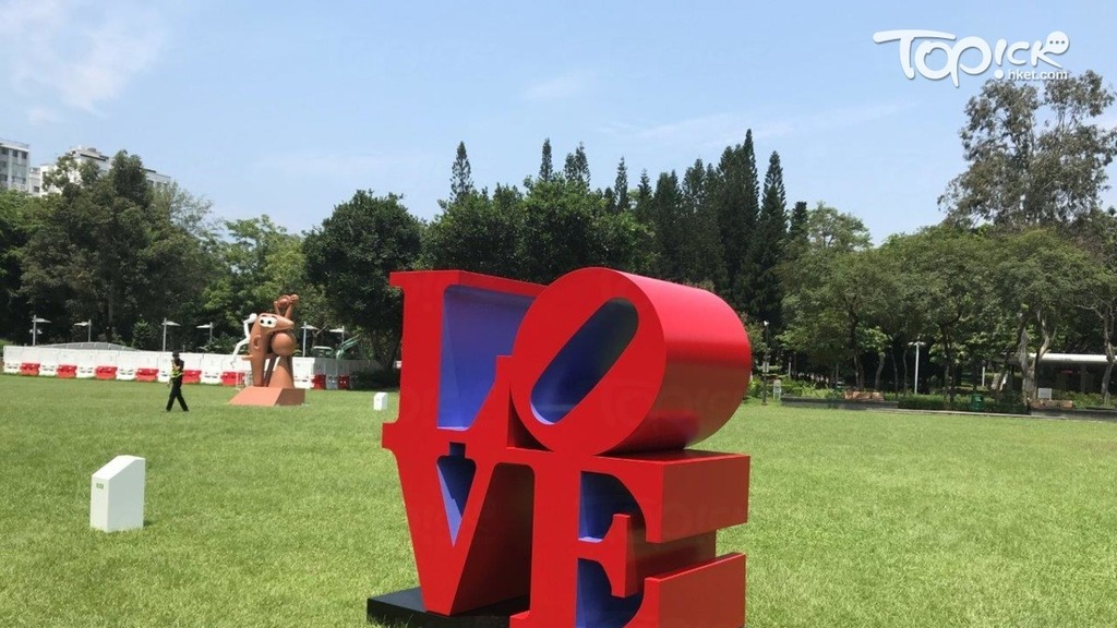 圖為美國雕塑家 Robert Indiana《LOVE 》。（攝:陳家昌）