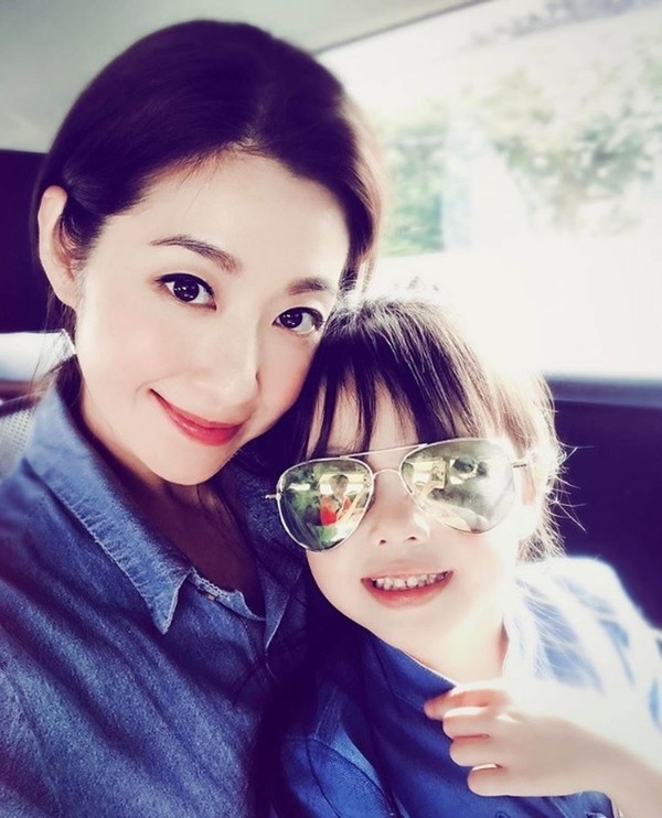 陳自瑤與女兒QQ(IG圖片)