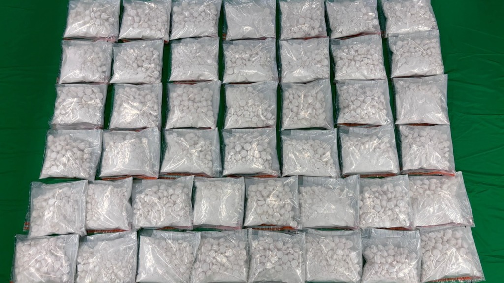 檢獲的懷疑冰毒。（政府新聞處圖片）