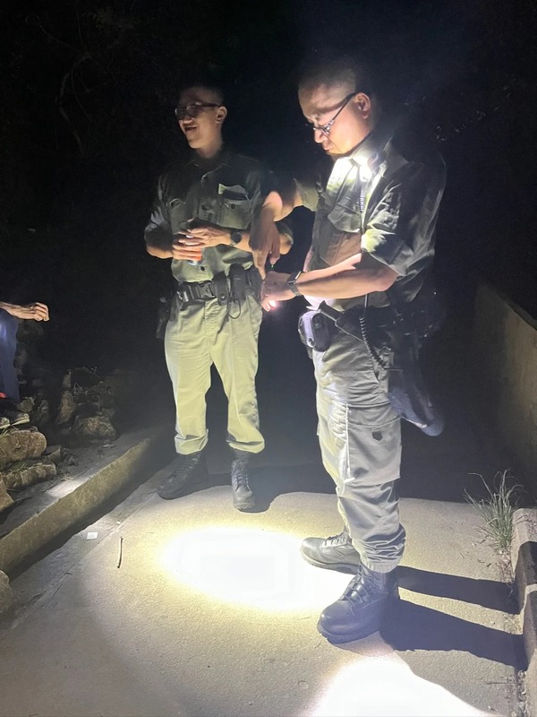 警察到達現場救援。(取自小紅書)