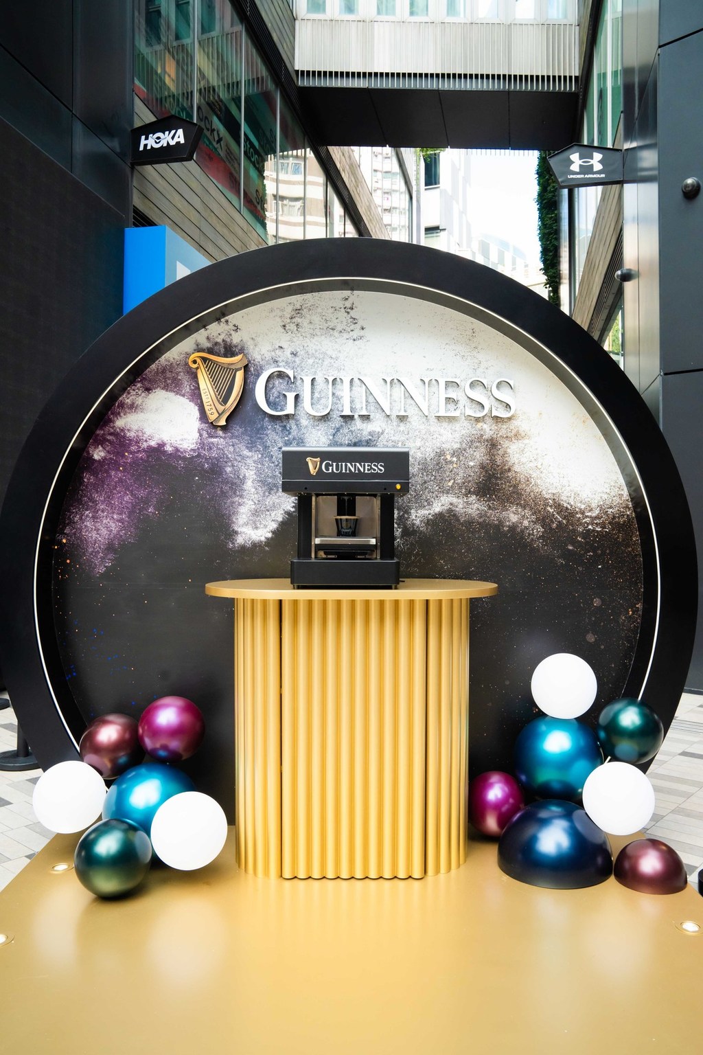 「學員」亦可到互動區域透過啤酒泡沫打印機打造一杯專屬自己的Guinness，拍照並將照片打印於泡沫之上！