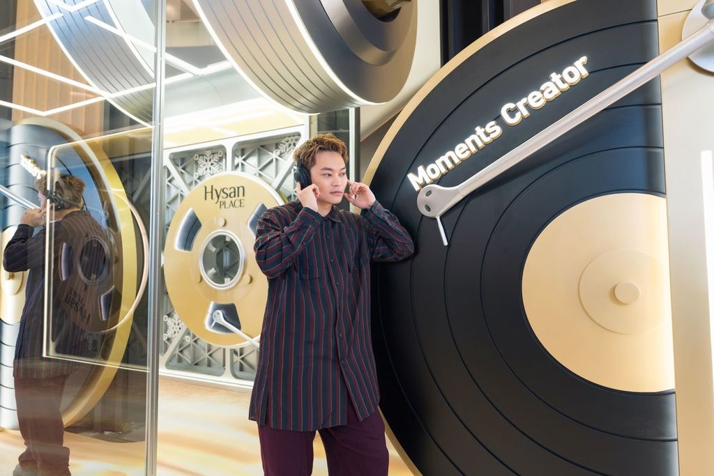 ，戴上全新 Marshall 頭戴式耳機 Major V 全方位感受由你製作的 音樂，更可與摯友分享專屬聖誕佳音！