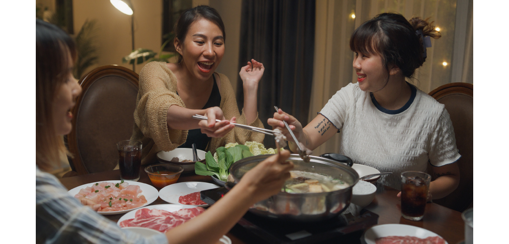 港人愛吃重口味食物，還喜歡搭配凍飲，此飲食習慣容易加重脾胃負擔，久而久之會做使體內「濕邪」過多。