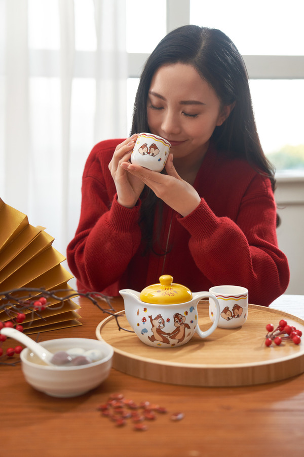 7-11禮品換領|陶瓷茶壼印有大鼻與鋼牙共舞的圖案,配上橡果、秋葉、小蘑菇等圖案。