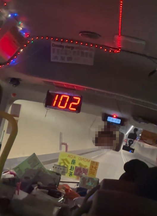 小巴司機於凌晨在隧道內以破百的速度行駛。(取自Threads)