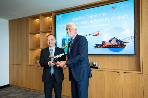 香港航空總裁孫劍鋒(左)和悉尼機場行政總裁Scott Charlton。(香港航空提供)