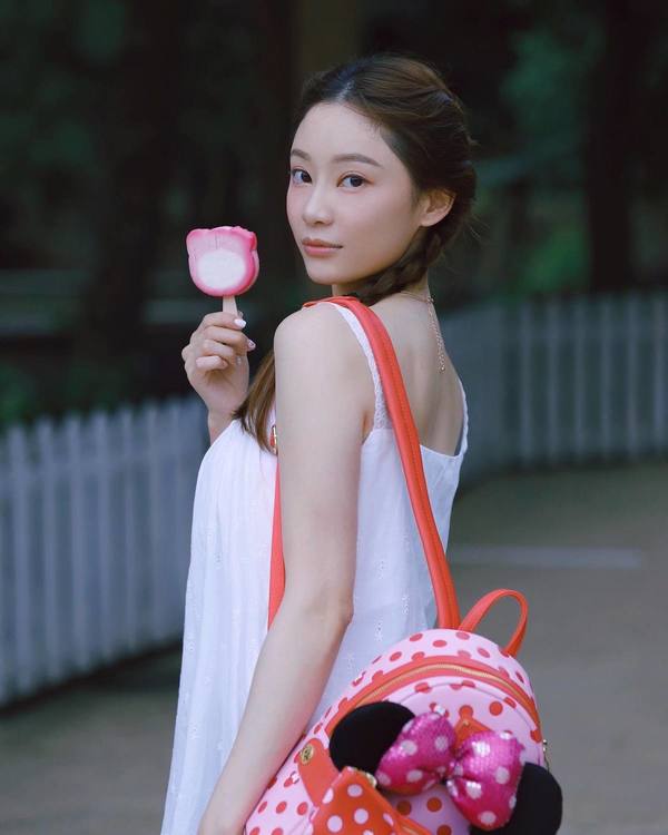 葉蒨文