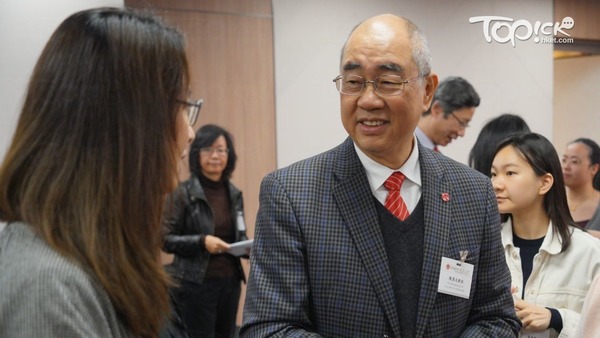 陳漢夫（右）透露，大學本科學額在新的三年期有輕微變動（梁偉榮攝）